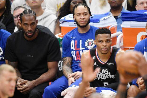 NBA比赛直播-快艇诅咒又来了!1.93亿豪阵毁于伤病 韦少成大腿